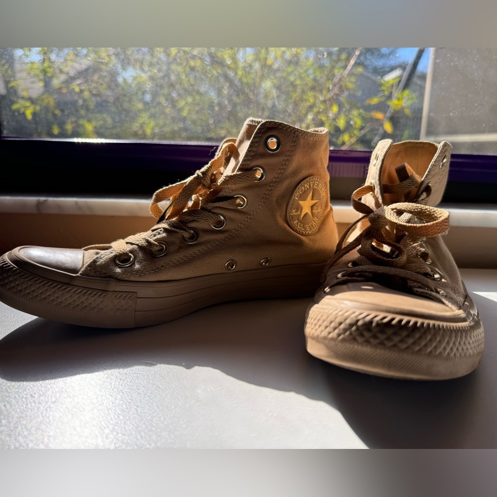 Tan & Gold high top converse size 7 EUC